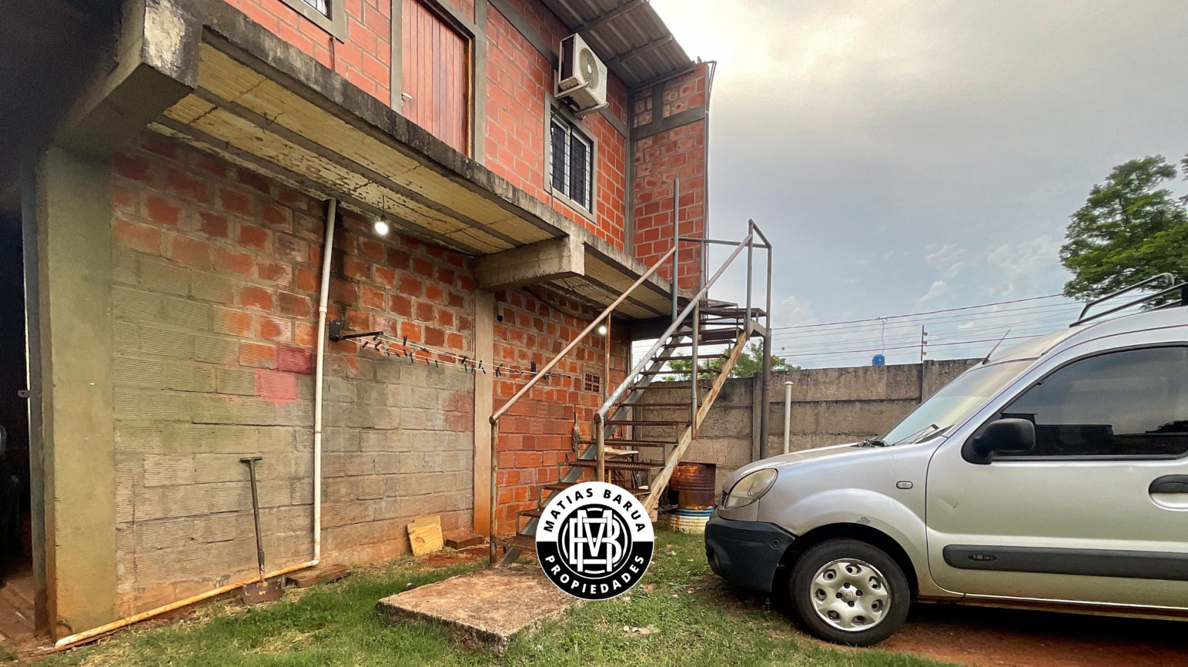 Propiedad con Local y Departamento, en Venta
